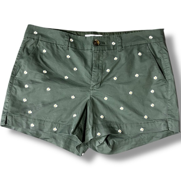Old Navy Pants - Old Navy Olive Green Small White Floral Print Women's Everyday Mid Rise Shorts